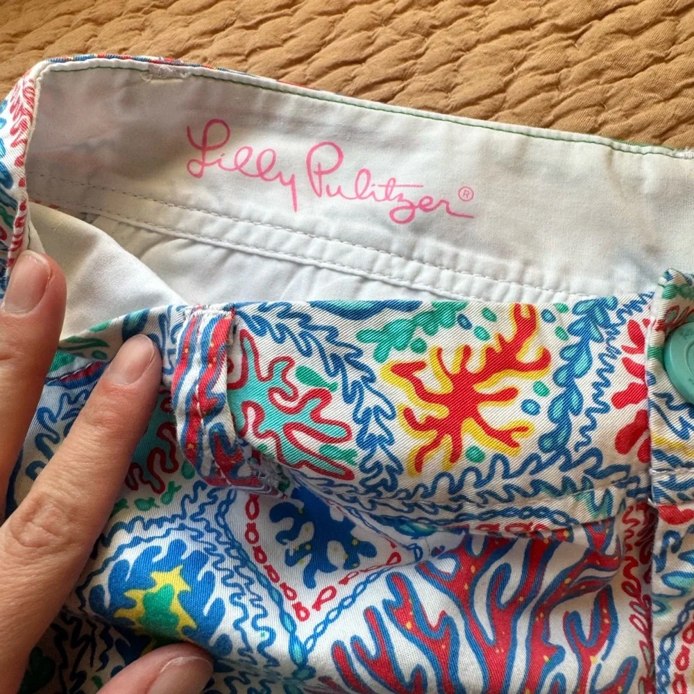 Lilly Pulitzer Callahan 5” Patterned Shorts Size 4 - Picture 2 of 7